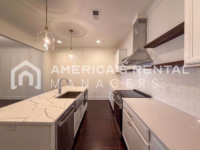 Building Photo - Home for Rent in Vestavia Hills, AL!!! Sig...