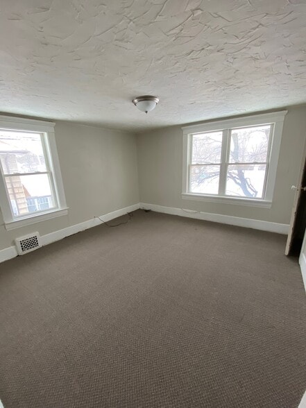 Master Bedroom - 539 Isbell St