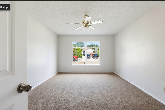 Building Photo - 13922 Villa Camino