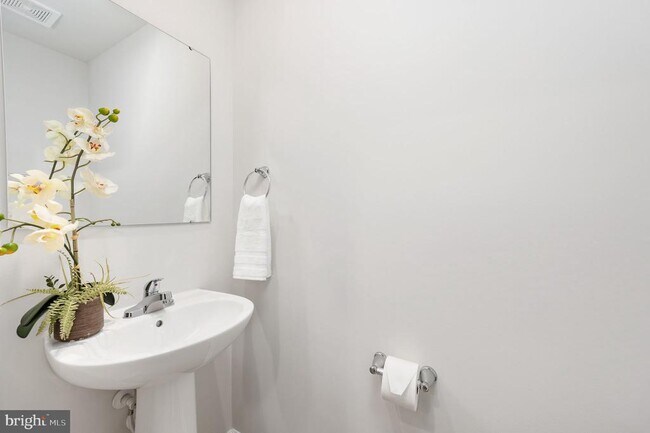 Building Photo - 7233 Statesman Blvd