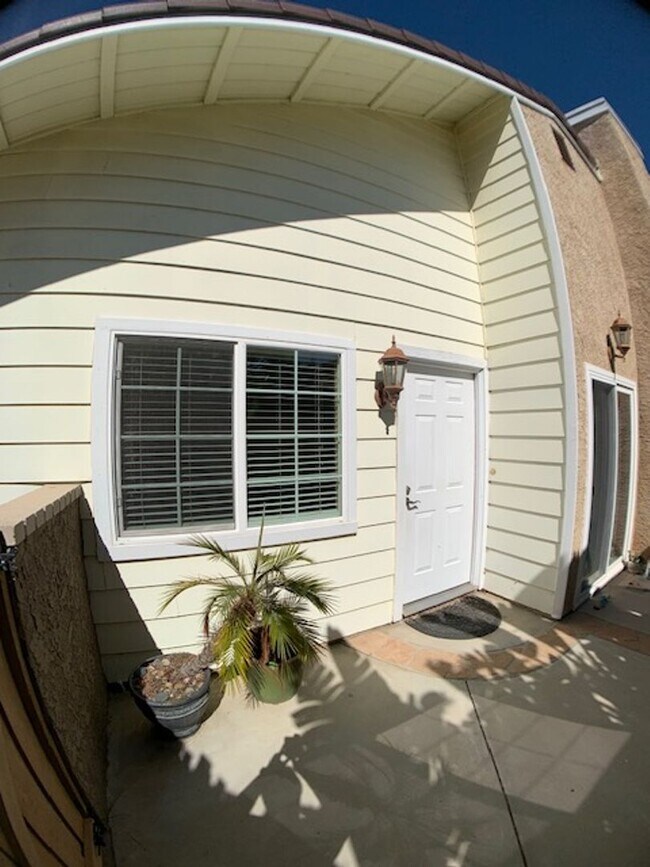 Building Photo - 4550 N Ashtree St