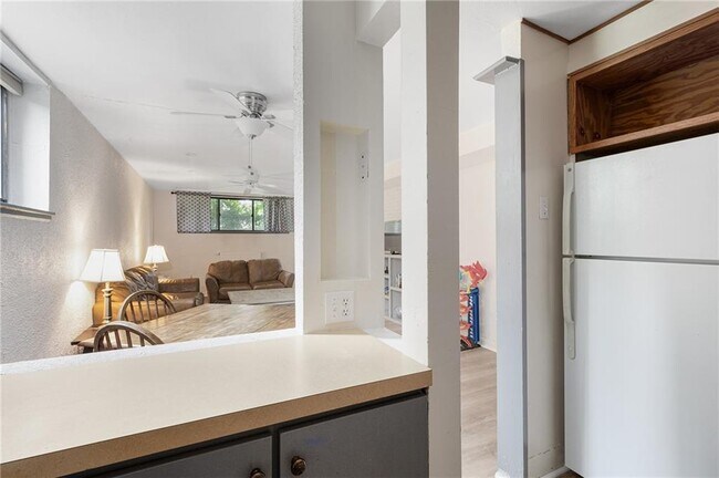 Building Photo - 401 Bellevue Ave
