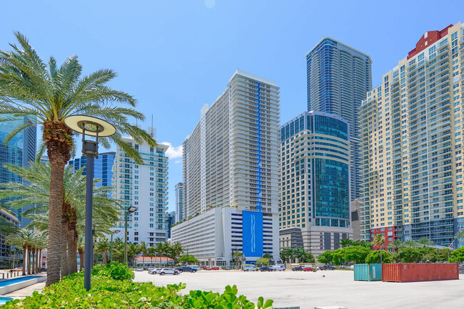 Building Photo - 1200 Brickell Bay Dr