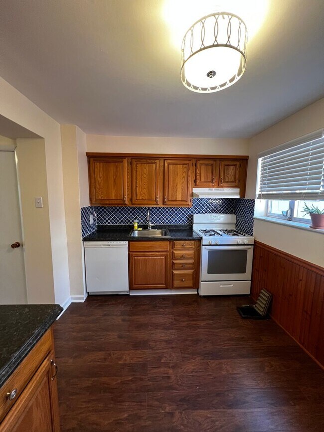 Building Photo - Modern 2 Bed. w/ additional office/small 3rd bedroom Passyunk Square Home w/ W/D, Central Air and...