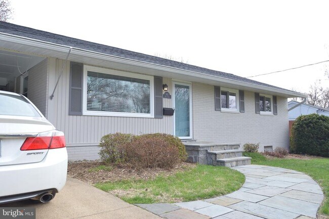 Building Photo - 3817 Ren Rd