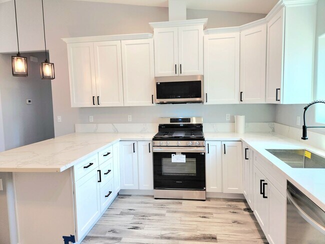 Building Photo - BRAND NEW 3/2 BATH home available for rent in Central BHC.