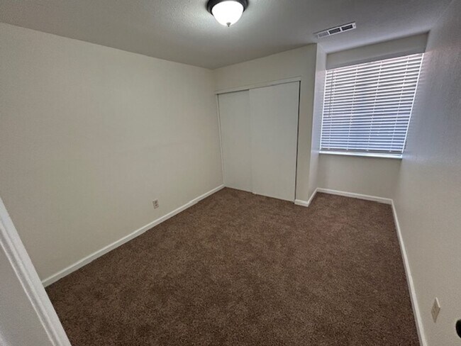Building Photo - Newly Remodeled