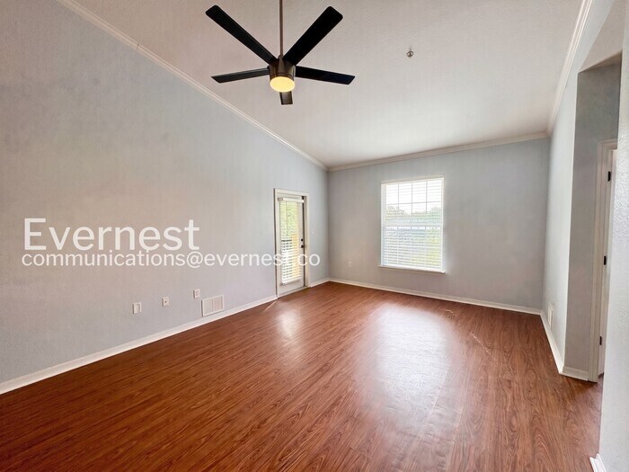 Building Photo - 10123 Courtney Palms Blvd