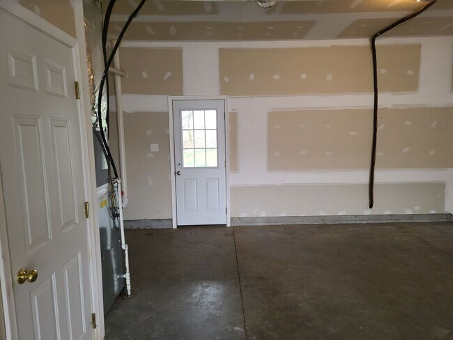 Building Photo - 3 Bedroom Townhome for Rent in Waynesboro