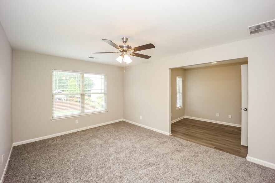 Building Photo - 7 Southwind Cir