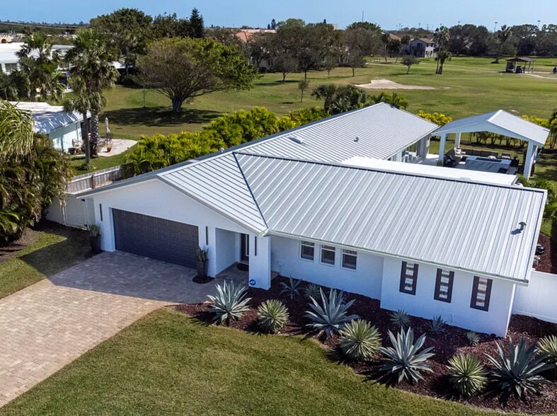 Building Photo - 4 Country Club Rd