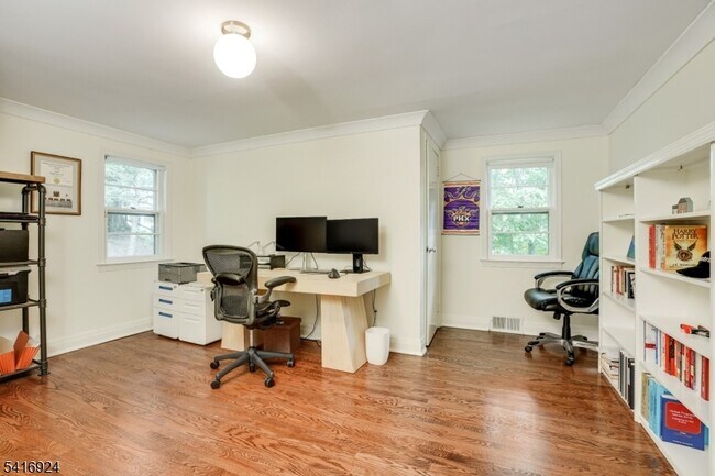 Building Photo - 304 Forest Dr S