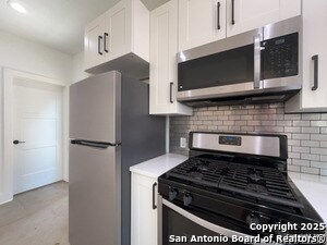 Building Photo - 2615 S Flores St