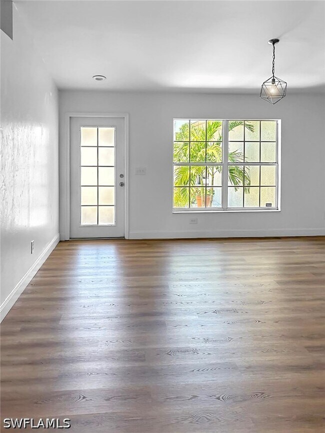 Building Photo - 434 NE 5th Ave