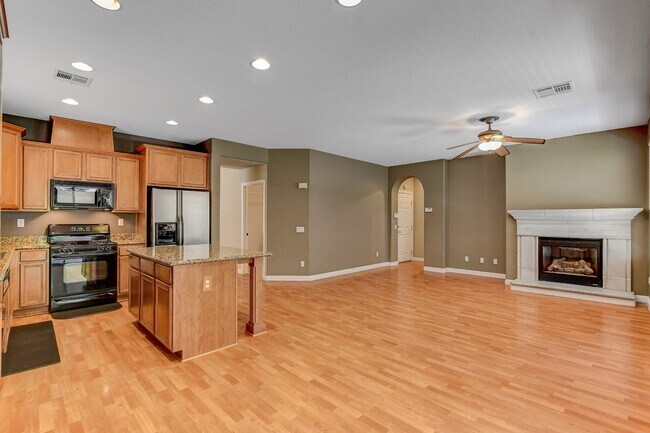 Building Photo - 1005 Roaring River Ave