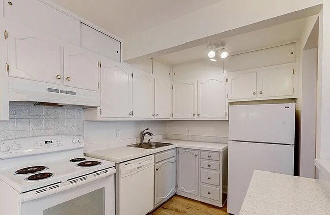 Building Photo - Limited-Time Offer: $400 Off First Month in Prime Fort Collins Location