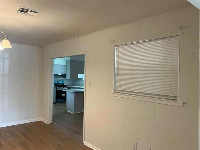Building Photo - 5008 Academy Dr