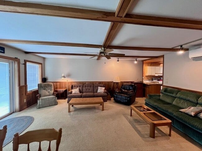 Building Photo - Fully Furnished Short Term Rental Right on...