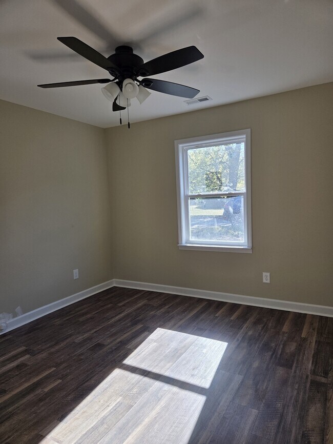 Building Photo - 210 W Washington Exd