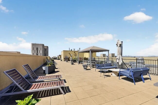 Building Photo - 585 9th St
