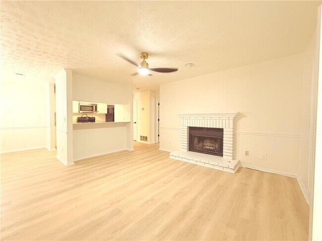 Building Photo - 1405 Tuxworth Cir