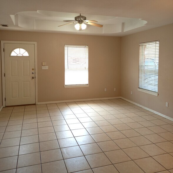 Building Photo - 715 S Dfw Dr