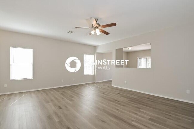 Building Photo - 3 Bedroom Pet-Friendly Home in TUCSON, AZ with Main Street Renewal
