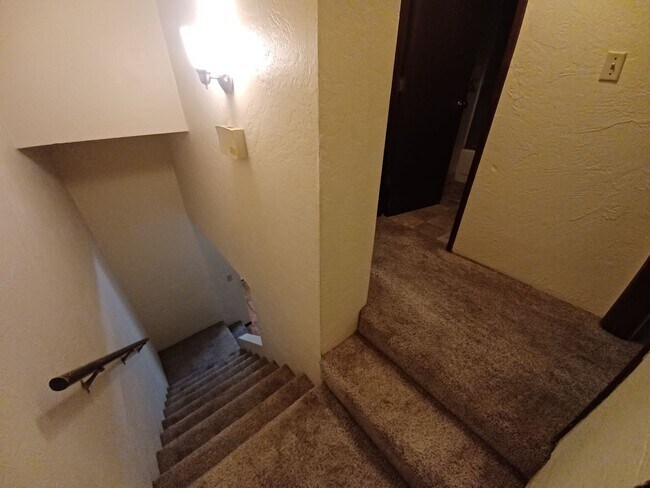 Building Photo - Gama08~1232 W 8th Ave.