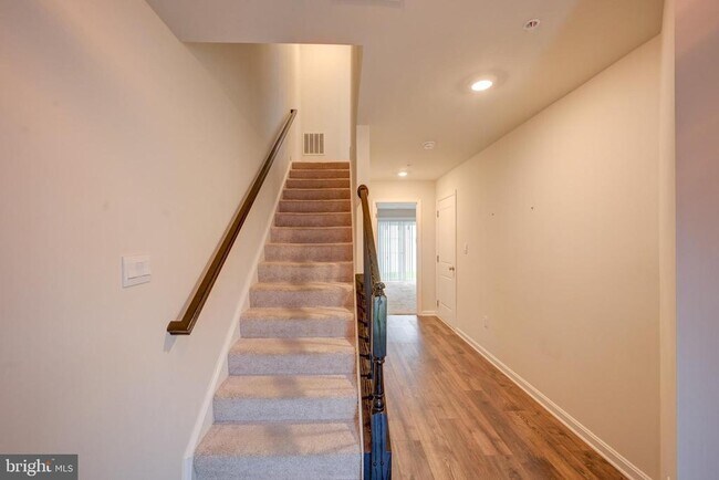 Building Photo - 5059 Silver Oak Dr