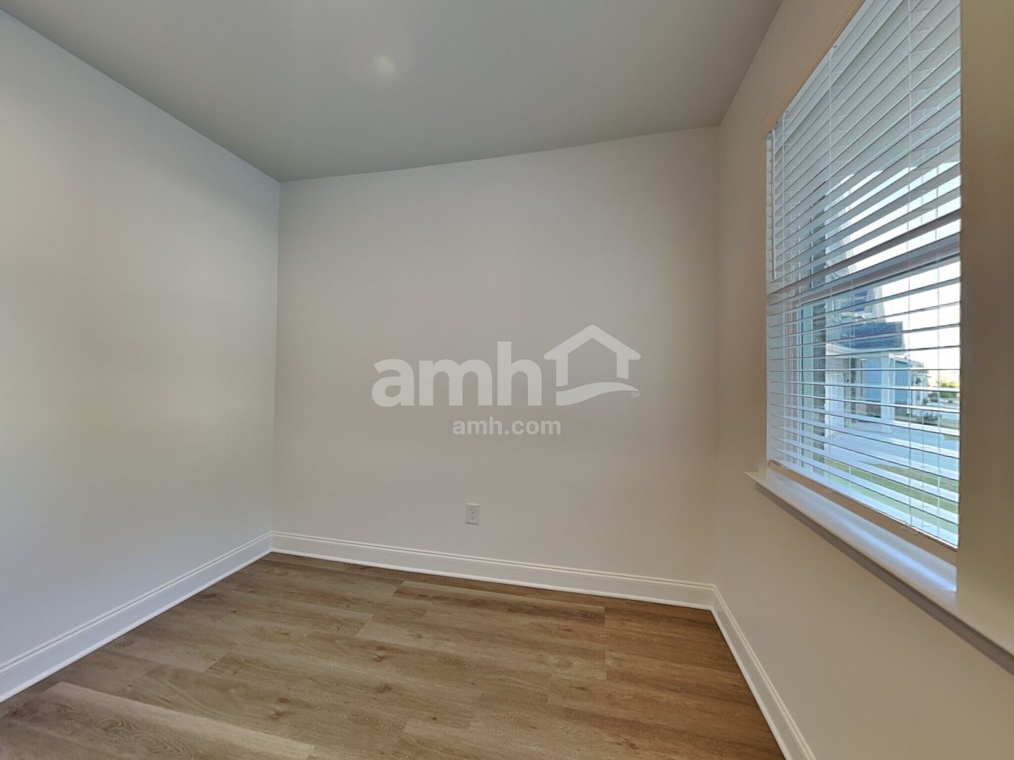 Building Photo - 910 Carnelian Ln