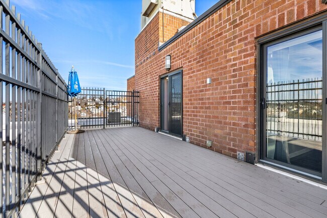 Building Photo - 275 U.S. 20-SI ID1240408P