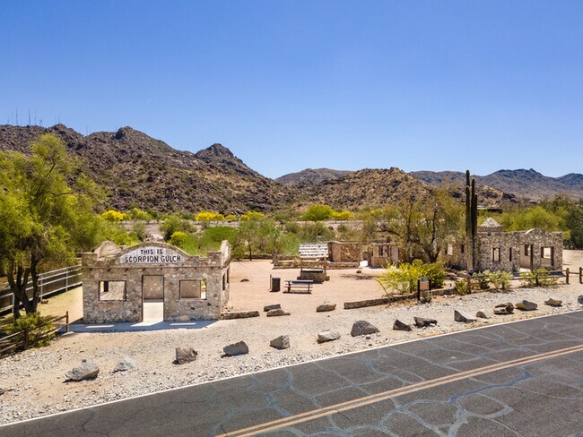 Building Photo - 2Bed/1Bath House at 48th/Broadway! JOIN TH...