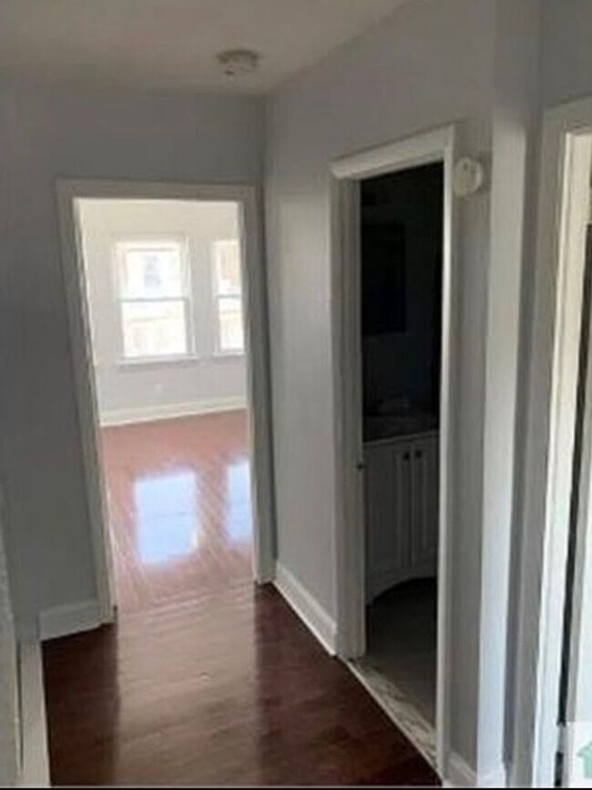 Building Photo - 3 bedroom House for Rent