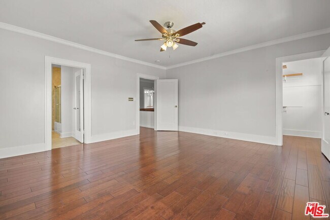 Building Photo - 975 Westchester Pl