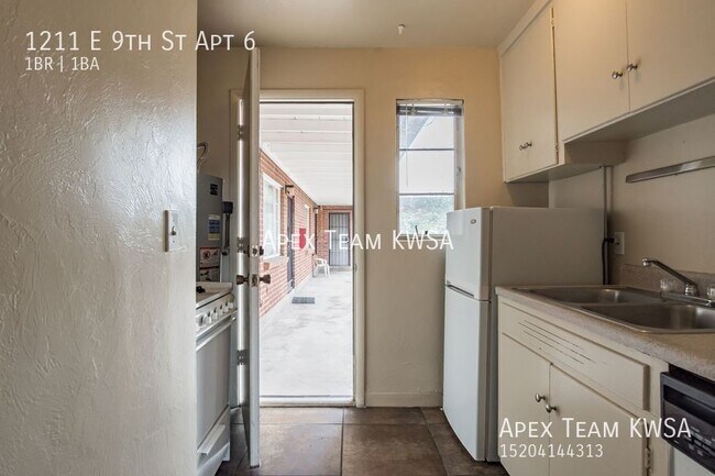 Building Photo - 1211 E 9th St