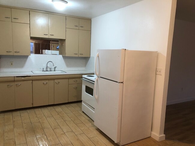 Building Photo - 703 S 9th Ave