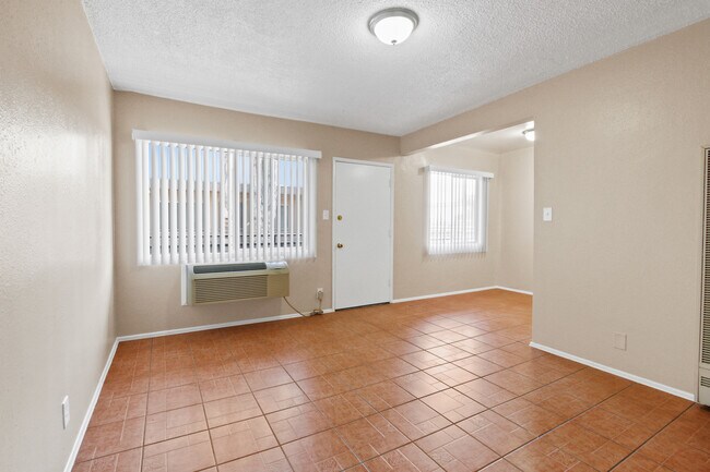 Building Photo - Elm Vista Apartments
