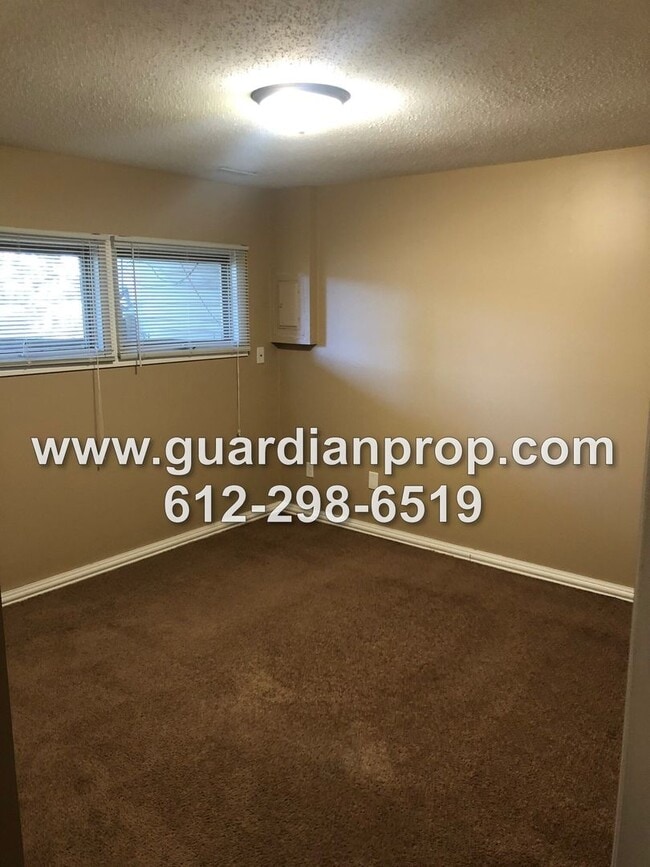 Building Photo - End Unit Townhouse Available August 1, Vau...