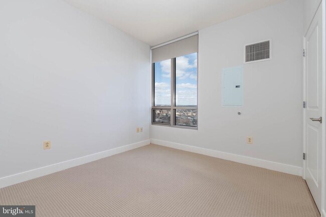 Building Photo - 675 S President St