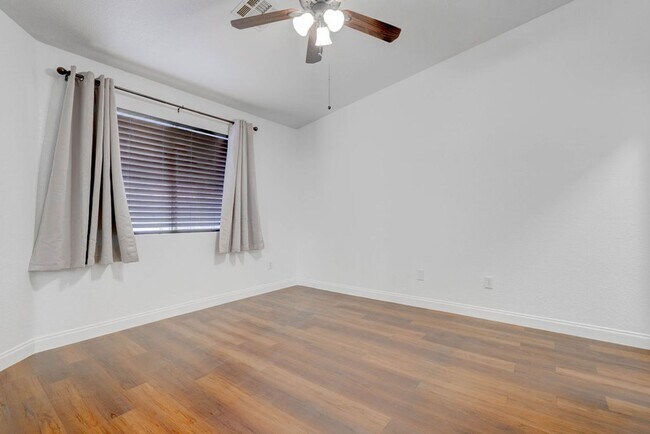 Building Photo - 2205 Riderwood Ave