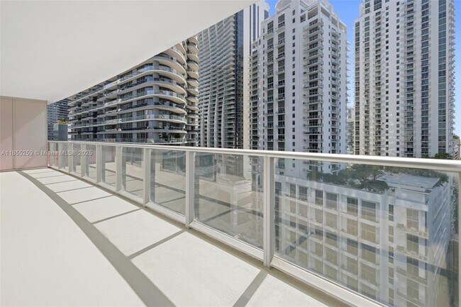 Building Photo - 1100S S Miami Ave