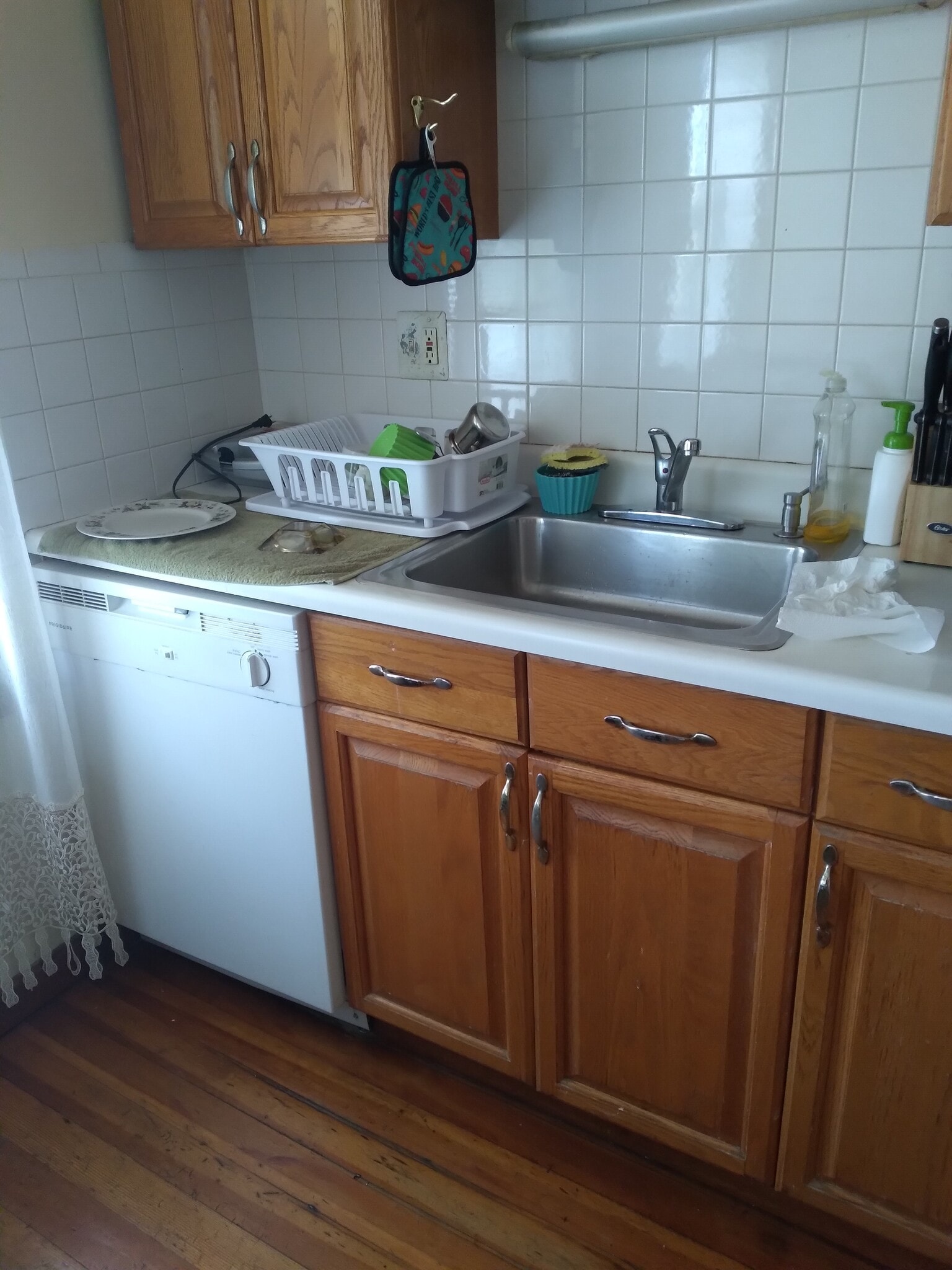 dishwasher, disposal - 97 Walworth St