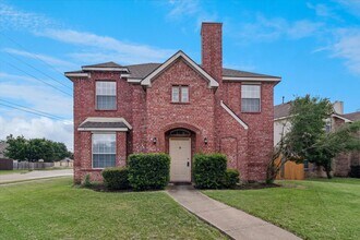 Building Photo - Spacious 3 Bedroom, 2 Bath on a Corner Lot