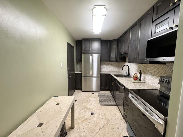 Building Photo - 2400 NE 33rd Ave