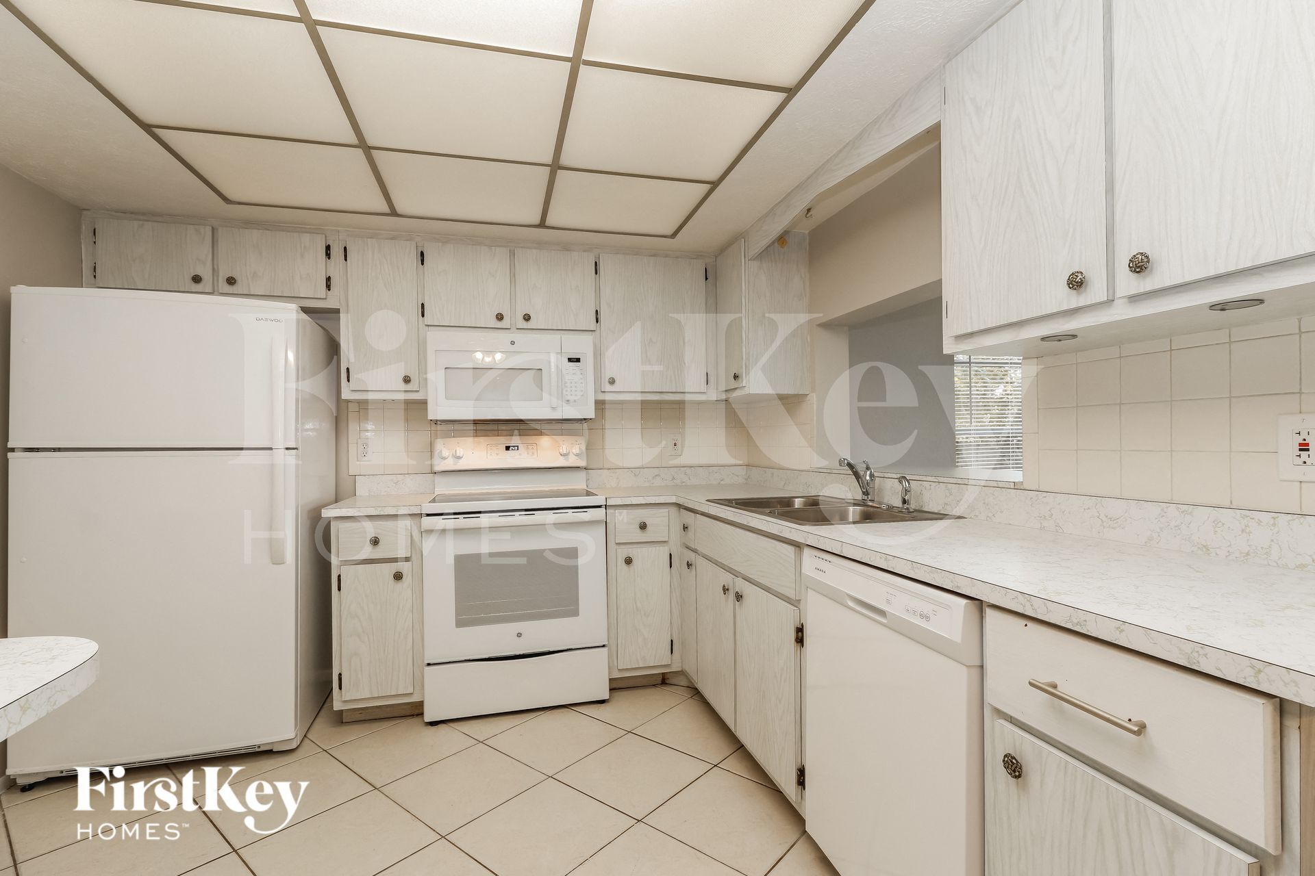 Building Photo - 2161 Tropic Ave