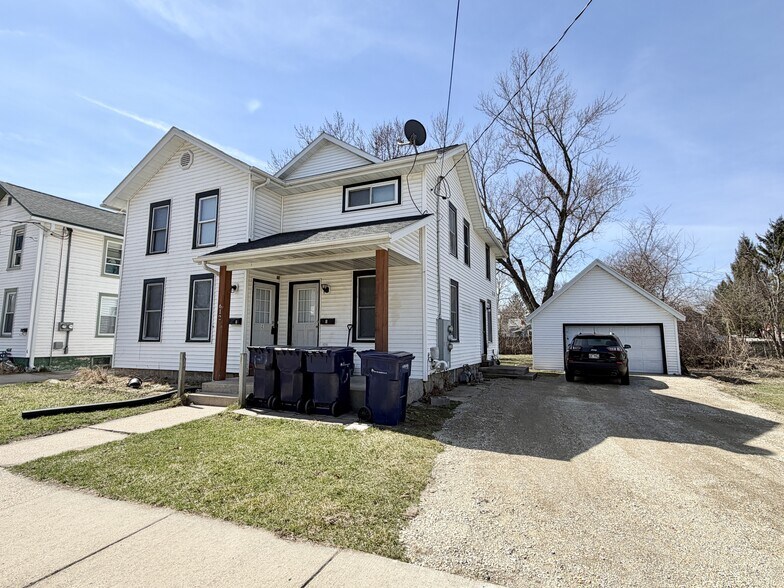 Building Photo - 612 Cherry St