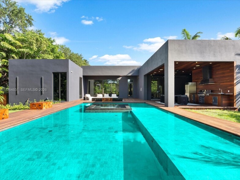 Building Photo - 871 NE 83rd St