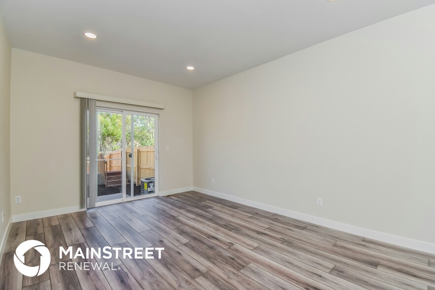 Building Photo - 830 Promontory Rock Grv