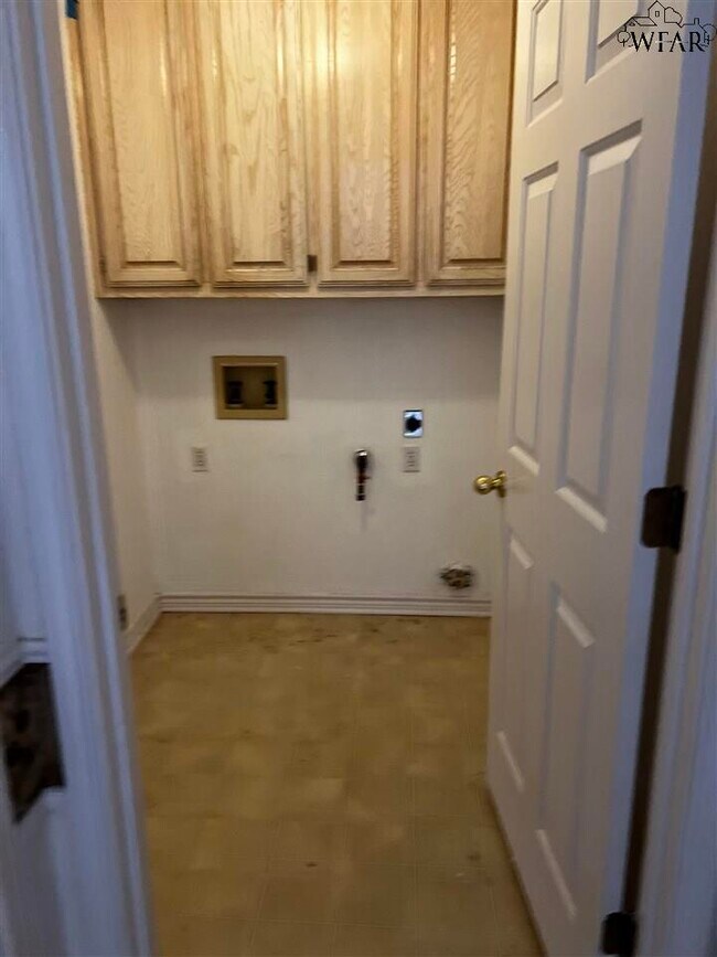 Building Photo - 902 Sugarbush Ln