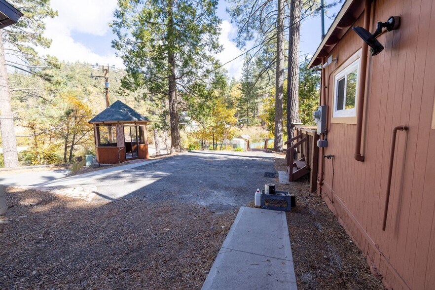 Building Photo - 2242 Deep Creek Dr